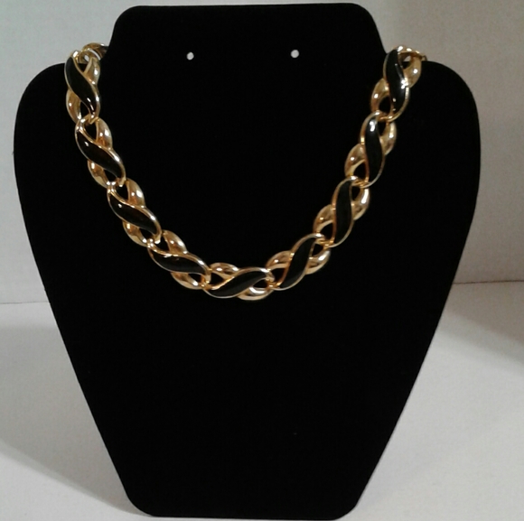 Jewelry - STATEMENT NECKLACE GORGEOUS